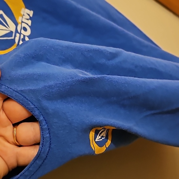 **Clearance** Volcom muscle tank tee ❤️ 3 for $15 - Picture 6 of 8